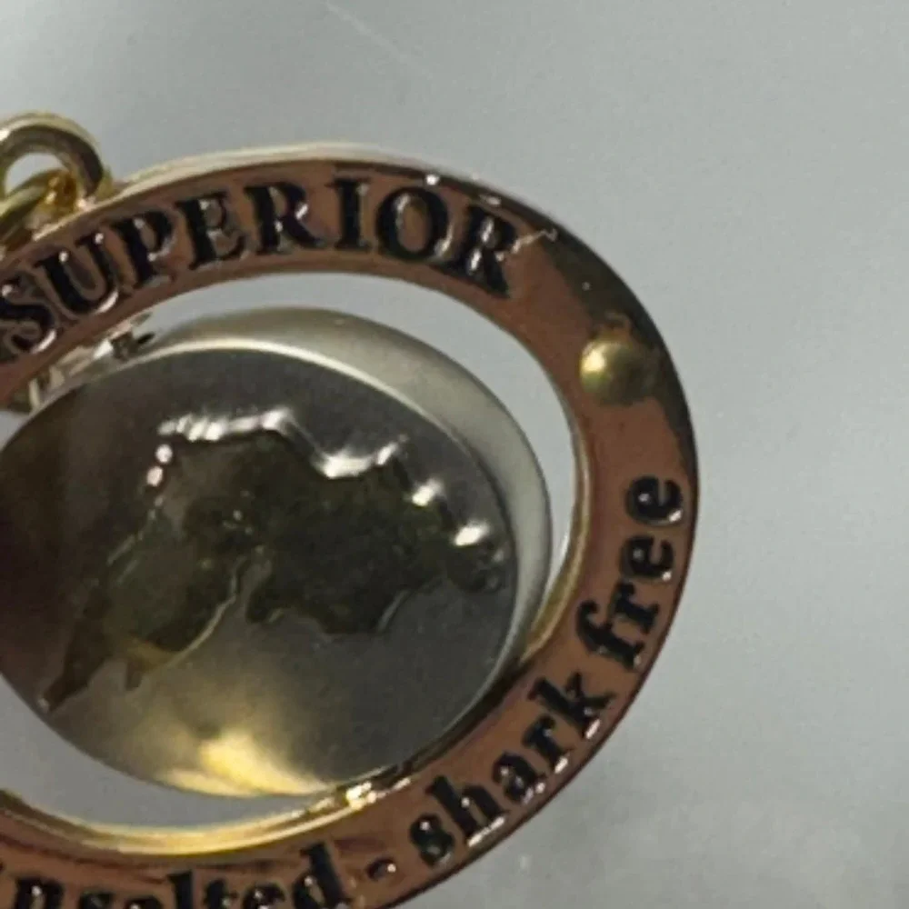 Lake Superior Keychain Lighthouse Unsalted‎ Shark Free Souvenir Gift Gold Tone